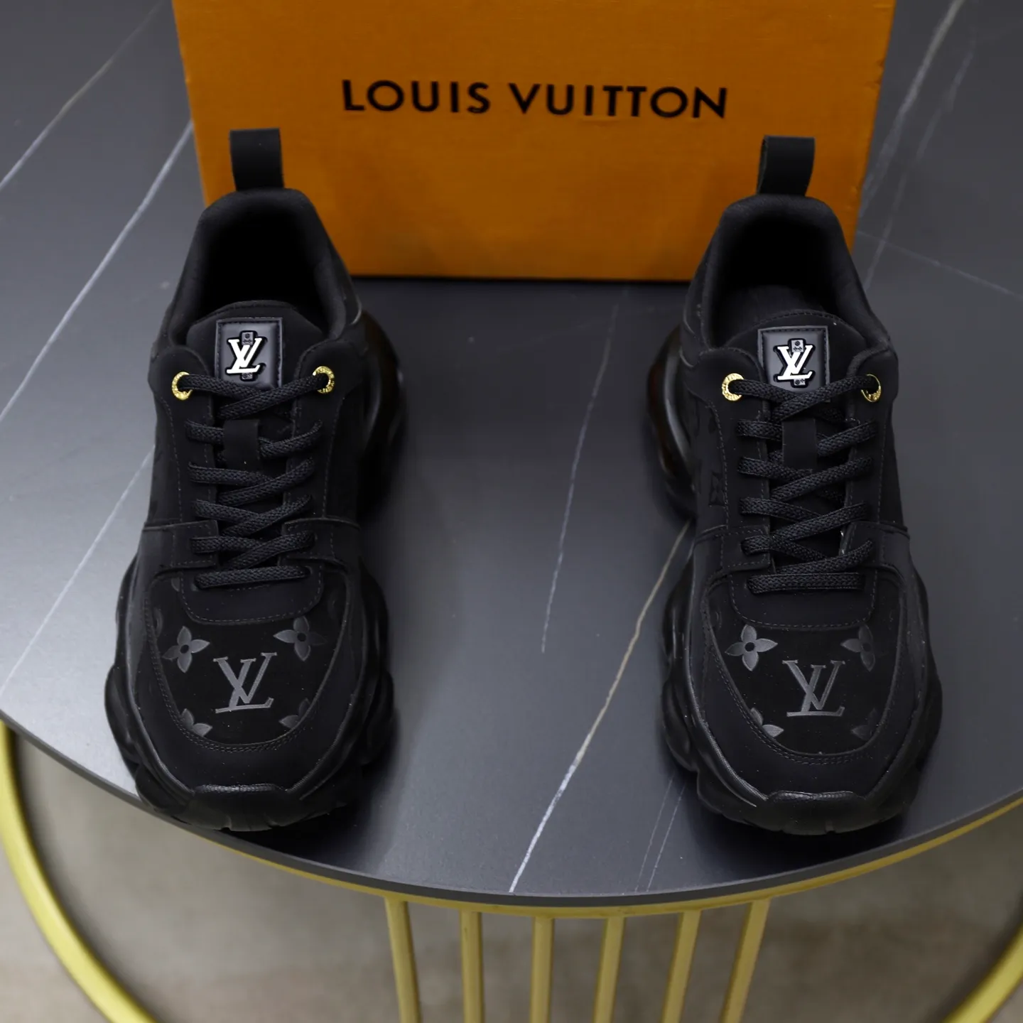 Ex-factory price: 462💰🙅‍♂️🙅‍♂️🙅‍♂️ Brand: Louis Vuitton Standard code: 38-44 (45 customized) Grade: Same as the official website Material: Original cowhide splicing fabric Comfortable and breathable lining Lightweight, soft and wear-resistant outsole Style category: Men's fashionable casual shoes Running sneakers Distinguished luxury brand elements Top luxury Color: actual picture color